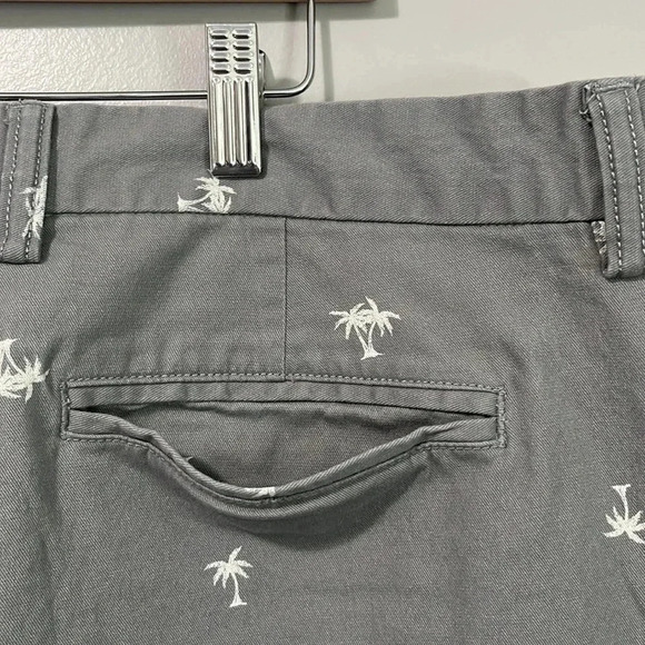 Old Navy Ultimate Slim Chino Shorts Palm Tree Pattern Gray and White - Picture 8 of 9